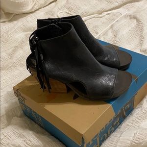 Black leather OTBT sandals size 9